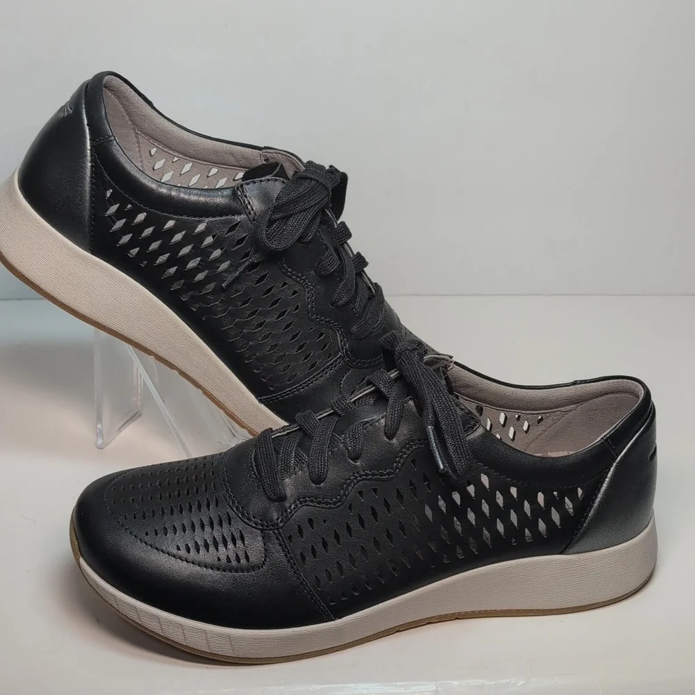 NWOT Dansko Charlie perforated leather sneaker shoes women's size 10.5. EU 41